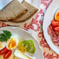 Frühstück mit Produkten vom Bauernhof |  Urlaub am Bauernhof Oberösterreich / Viktoria Urbanek